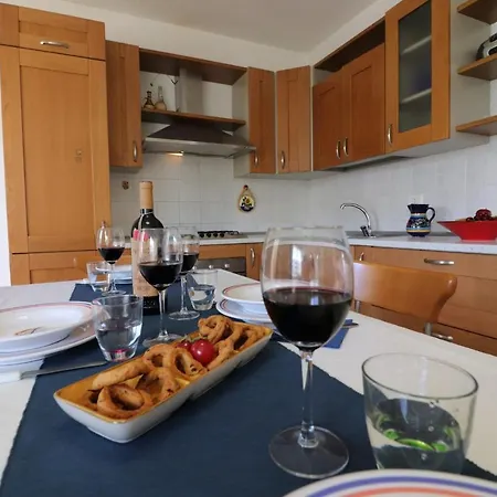Matilde Holiday In 6 Guests Appartement