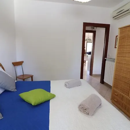 Matilde Holiday In 6 Guests Appartement *